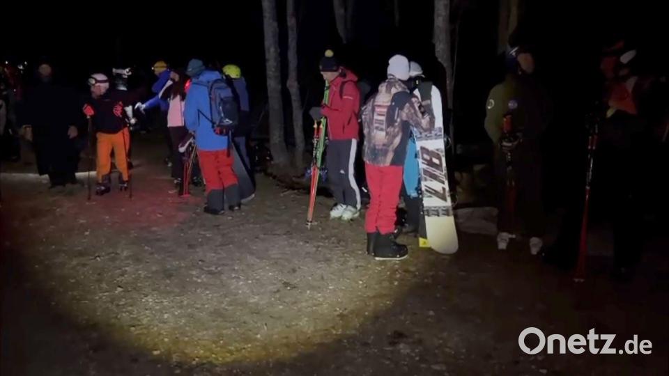 Viele Menschen hängen wetterbedingt auf Bergstationen der italienischen Alpen fest. Bild: -/Italienische Bergrettung/dpa