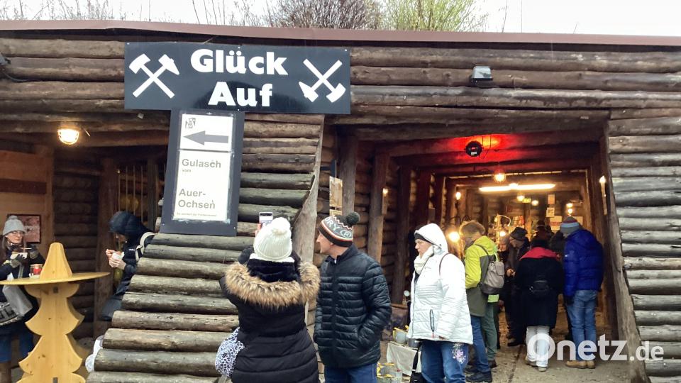 Der Eingang zum Schaustollen, in dem vier Anbieter ihre Waren auslegten. Insgesamt gab es 44 Stände. Bild: mzi