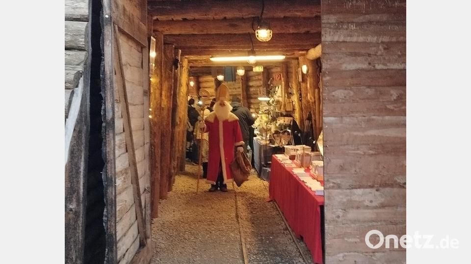 Und da ist auch schon der Nikolaus! Auch er fand den Weg in und aus dem Schaustollen. Bild: mzi