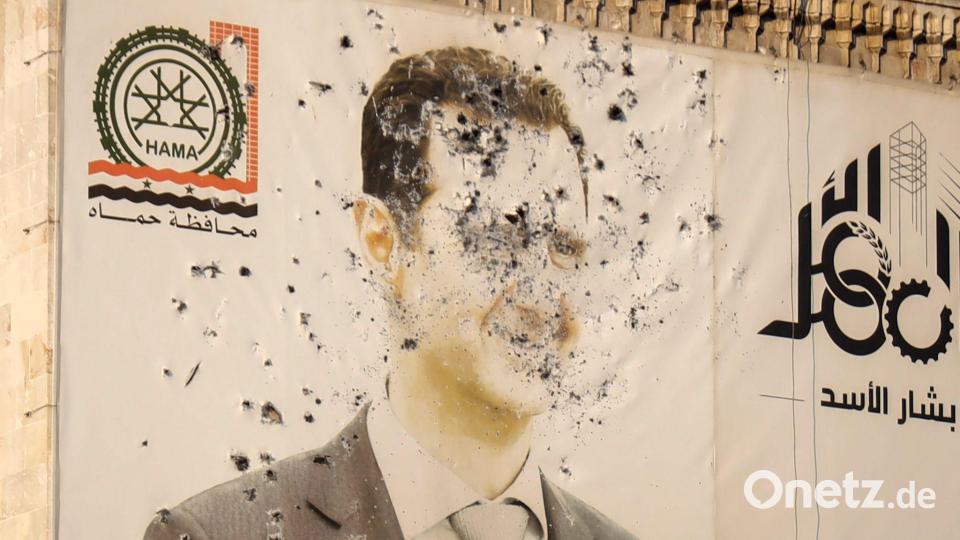Die Rebellen bejubeln die Flucht von Assad. Bild: Omar Albam/AP