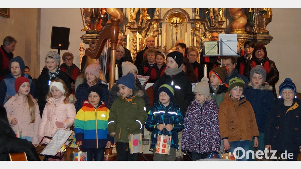 Die Vorschulkinder singen sich sofort in die Herzen der Zuhörer. Bild: wel