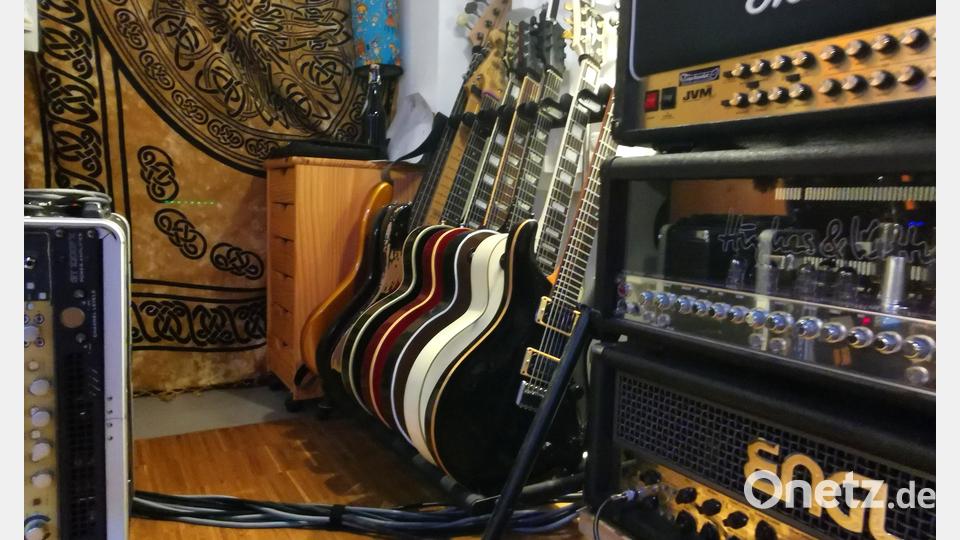 Die "Gitarren-Ecke" ist ein Hingucker im Tonstudio. Bild: Portner