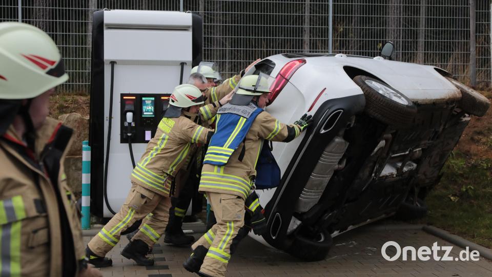 Verkehrsunfall in Schafhof auf der Mercedes-Benz-Straße. Bild: Wolfgang Steinbacher