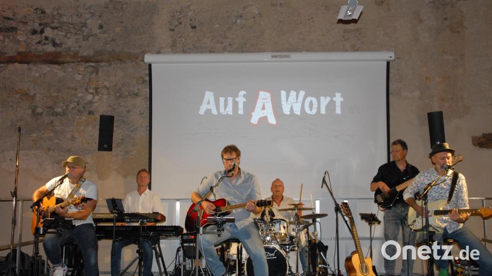 Die Band &quot;Auf a Wort&quot; gibt in Schmidmühlen ein stimmungsvolles Konzert. Bild: pop