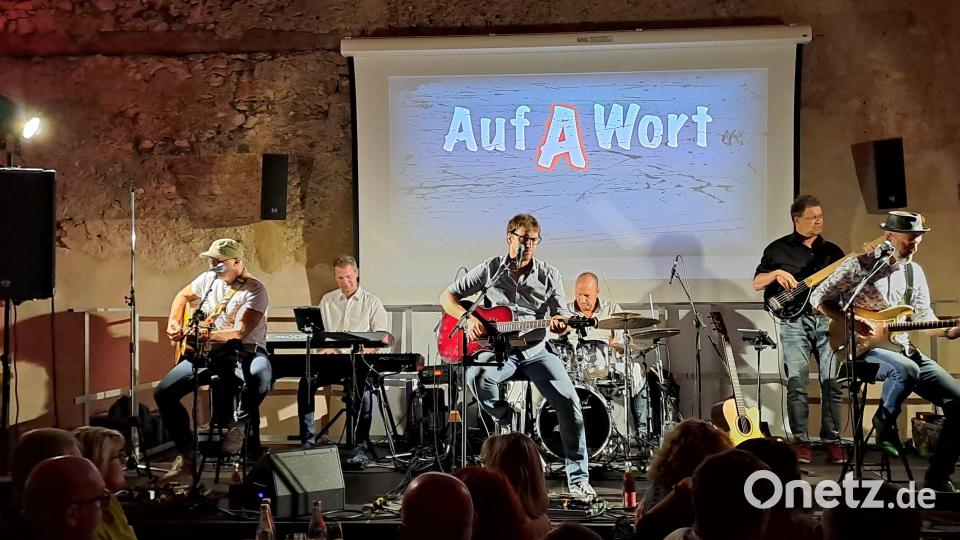 Die Band &quot;Auf a Wort&quot; gibt in Schmidmühlen ein stimmungsvolles Konzert. Bild: pop