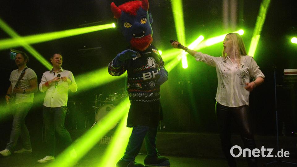 Deifi! Deifi! Das "Deiferl" machte mit seinen Moves auf der Bühne eine tolle Figur. Bild: Kunz