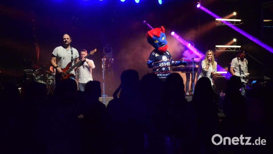 "Highline" und das "Deiferl" der Blue Devils. Bild: Kunz