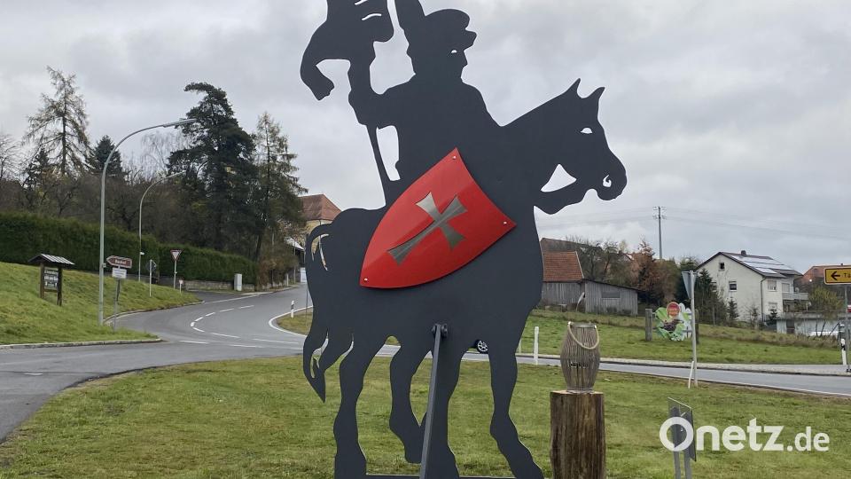 Das renovierte Symbol des St.-Jodok-Rittes an der B 22. Bild: Josef Glas