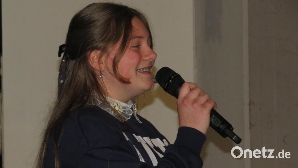 Mittelschule Altenstadt: Die Solistin Lilli Birich. Bild: adj