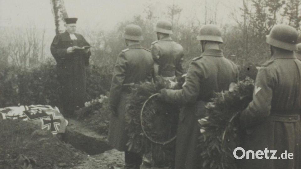 Flugzeugabsturz Mehlmeisel 1944, Beerdigung des Verunglückten. Bild: Archiv Friedrich Mang/exb