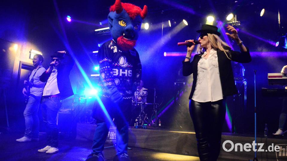 Deifi! Deifi! Das "Deiferl" machte mit seinen Moves auf der Bühne eine tolle Figur. Bild: Kunz