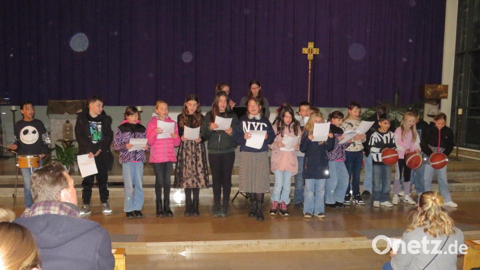Der Chor der Mittelschule Altenstadt/WN. Bild: adj