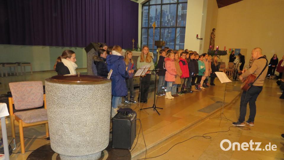 Der Chor der GrundschuleAltenstadt/WN. Bild: adj