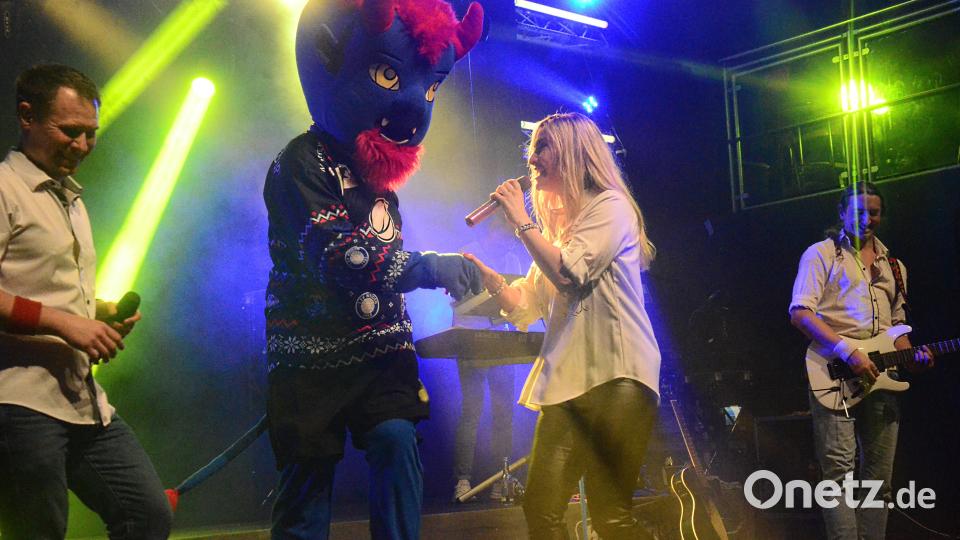 Deifi! Deifi! Das "Deiferl" machte mit seinen Moves auf der Bühne eine tolle Figur. Bild: Kunz