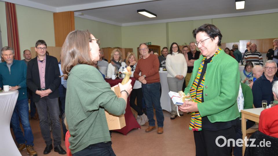Einen adventlichen Hirten gab es von Stadtpfarrerin Carmen Riebl. Bild: dob