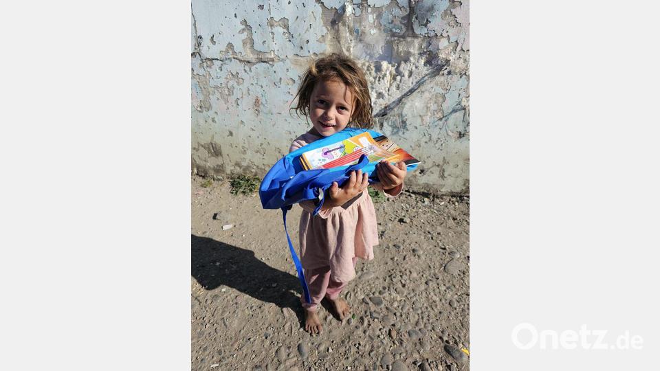 Nach Schulbeginn im September konnten sich viele Kinder in Rumänien, aber auch ukrainische Flüchtlingskinder die notwendige Schulausstattung nicht leisten. Für 380 Kinder hat die Aktion die Kosten hierfür übernommen. Bild: exb; Für das Leben und die Hoffnung/Hans Karl