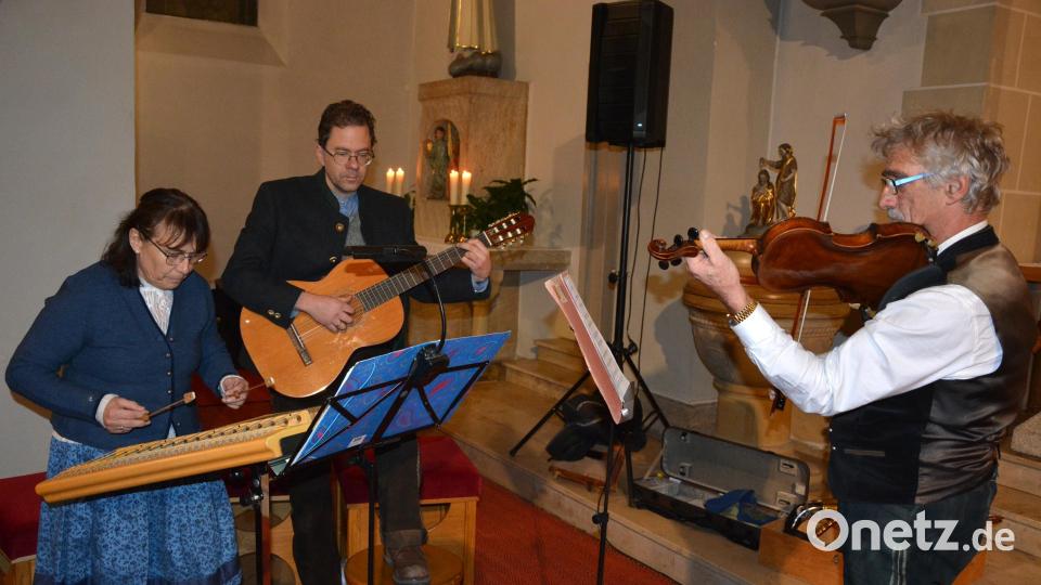 Die Stub´n Musi Burger mit (von links) Maria und Andreas Neumayr und Johannes Burger. Bild: jr