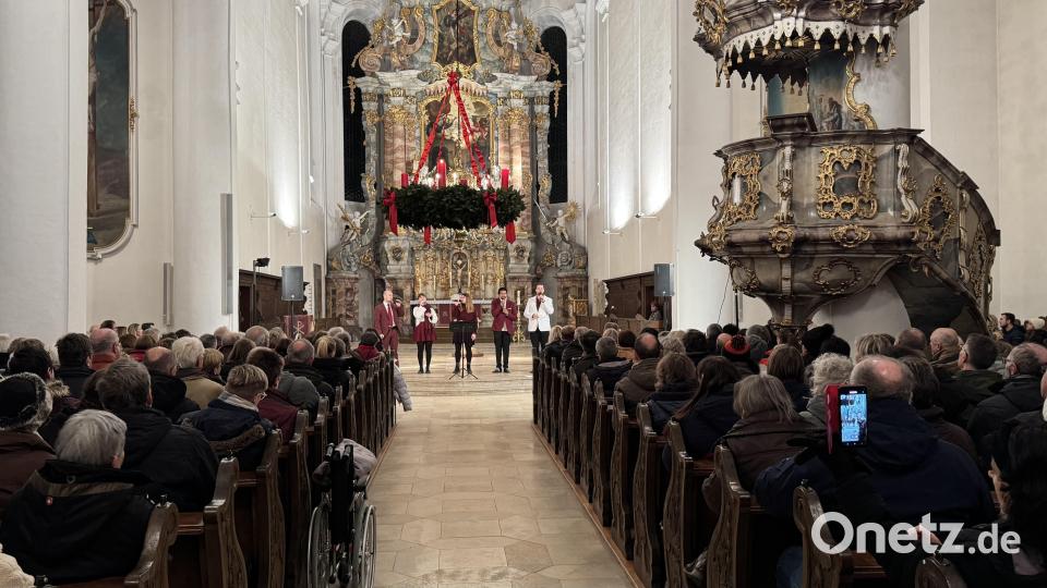 .In der gut gefüllten Michaelskirche beeindruckte B&#039;n&#039;T das Publikum mit einer gelungenen Mischung aus Weihnachtsklassikern, modernen Titeln, aber auch selbst geschriebenen Stücken. Bild: mgo