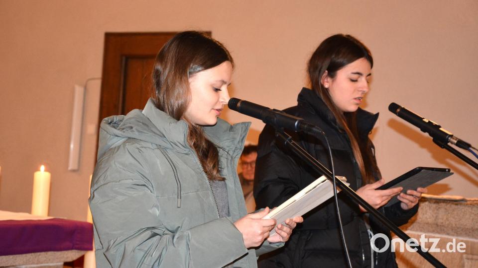 Paula Fuhrmann (links) und Louisa Teubner traten als Duo auf. Bild: jr