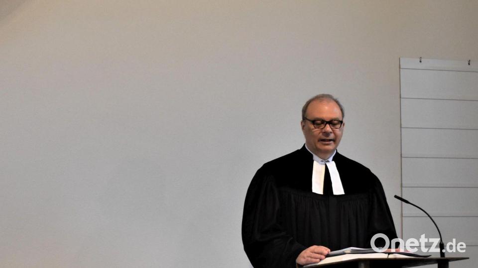 „Geben sie ihrer Pfarrerin auch Zeit zum Genießen und zur Ruhe.“ (Dekan Thomas Guba) Archivbild: rgr