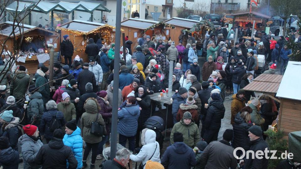 Mehrere hundert Besucher kamen zum "Winterzauber" nach Ebnath. Bild: soj