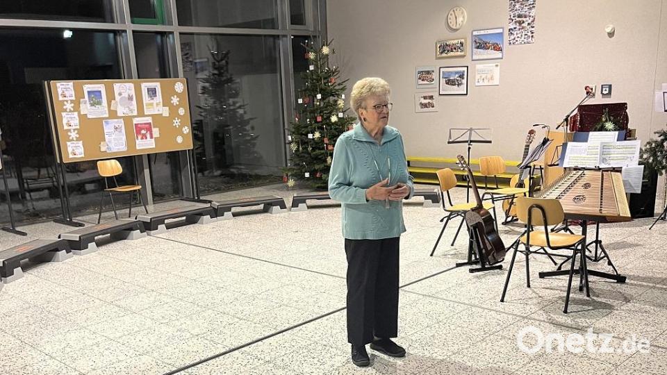 Erika Seebauer trug ein Gedicht vor. Bild: exa