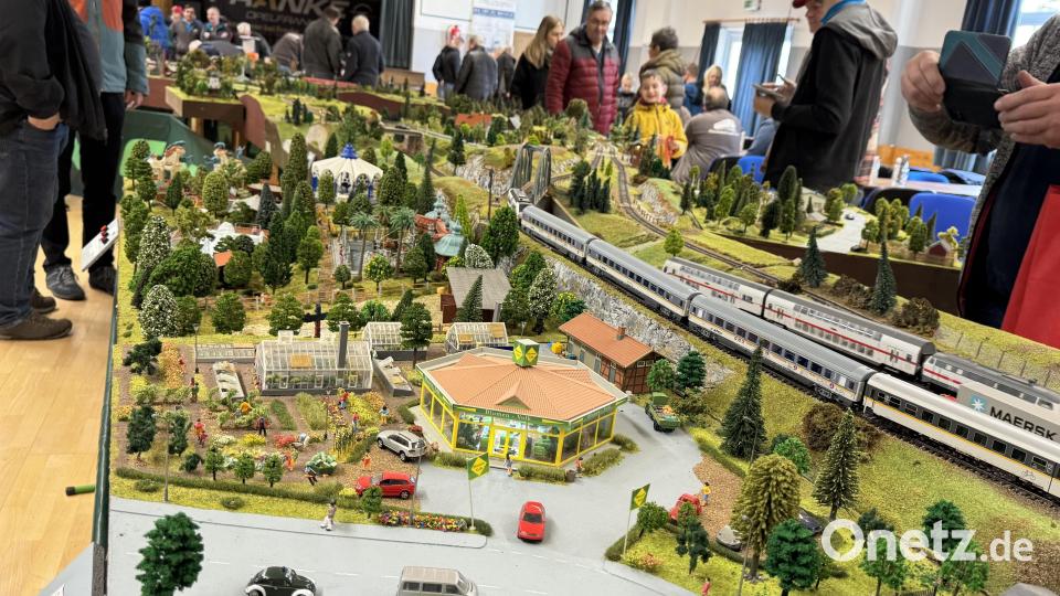 Viel zu sehen: Die aufwändig gestaltete Modellbahn punktet mit zahlreichen Details en miniature. Bild: mgo