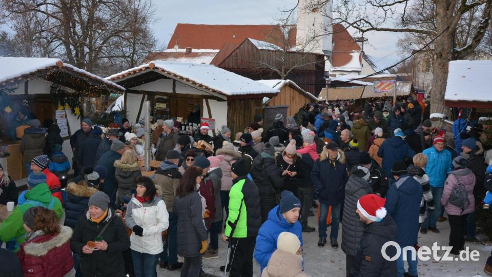 Heuer soll es wieder rundgehen auf dem Leonberger Weihnachtsmarkt. Hier eine Szene aus dem Jahr 2022. Archivbild: jr