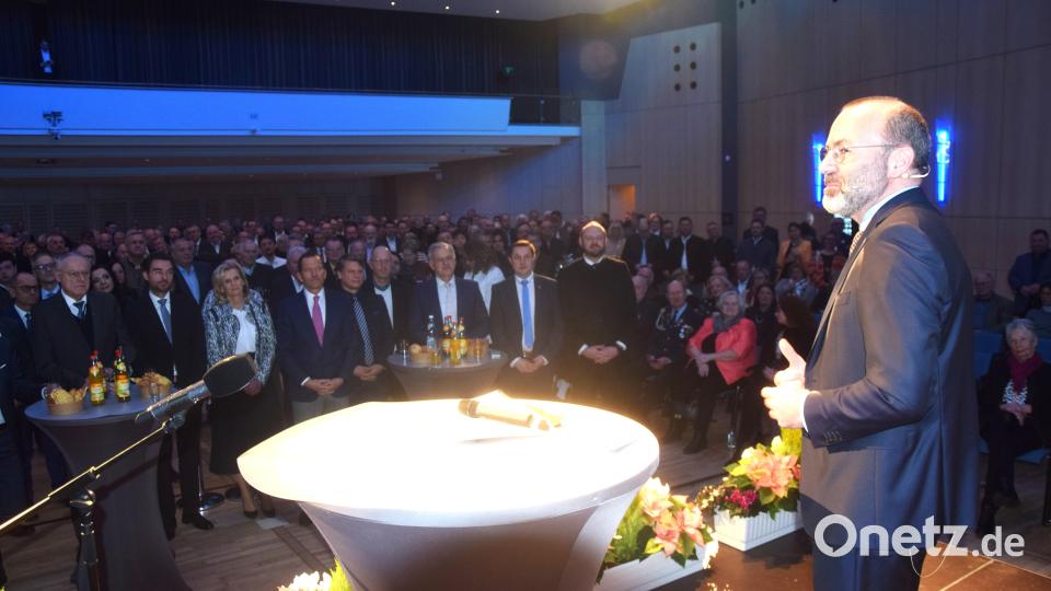 Rund 500 Gäste kamen zum CSU-Neujahrsempfang mit dem Auftritt des Spitzenpolitikers Manfred Weber. Bild: fz