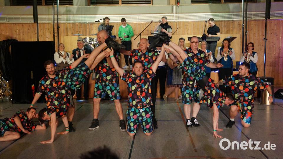Das Männerballett der FG Diesenbach zeigt einen tollen Auftritt. Bild: wel