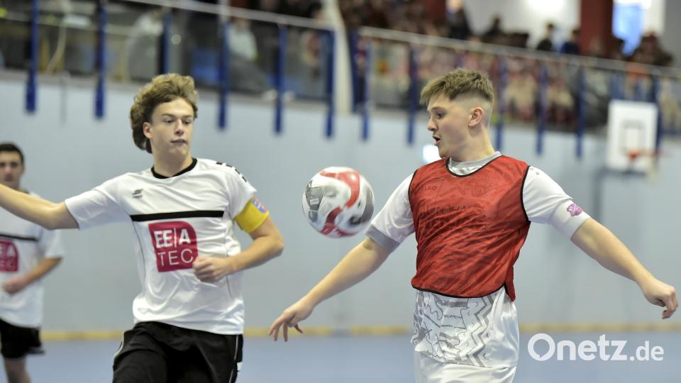 Im Turnier der U19-Junioren traf die JFG Obere Vils (links) auf die SG Kirchenlaibach (rechts). Bild: Hubert Ziegler