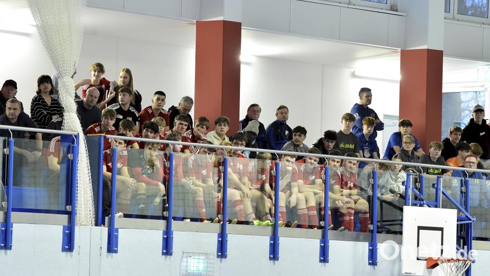 Szenen aus dem U19-Hallen-Cup in Vilseck. Bild: Hubert Ziegler