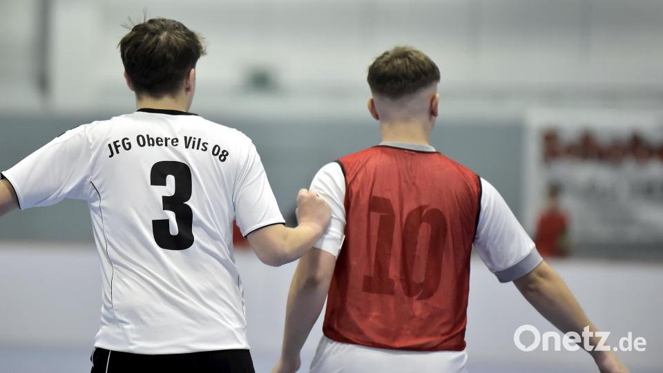 Szenen aus dem U19-Hallen-Cup in Vilseck. Bild: Hubert Ziegler