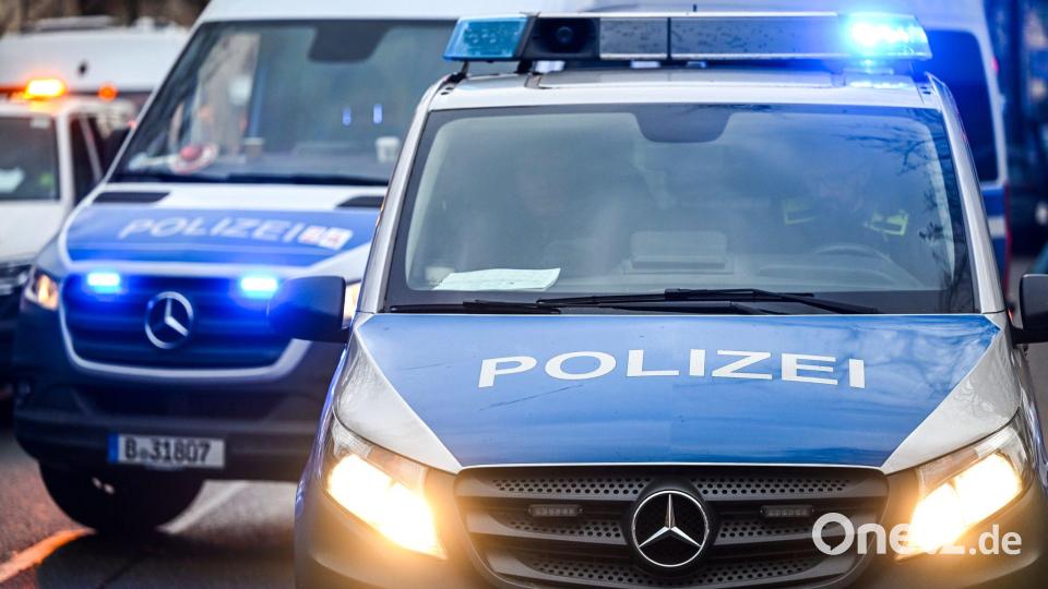 Die Polizei ist mit Spezialkräften im Einsatz. Bild: Jens Kalaene/dpa