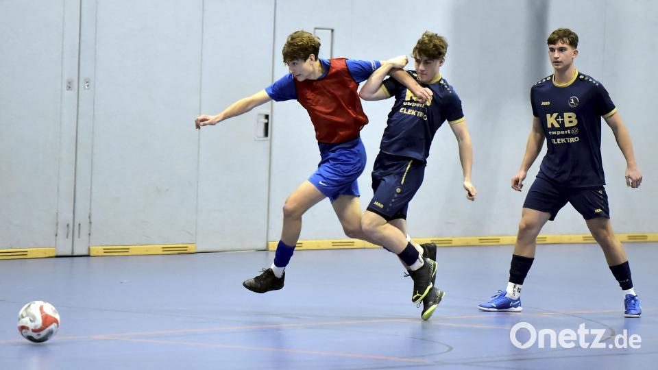Szenen aus dem U19-Hallen-Cup in Vilseck. Bild: Hubert Ziegler
