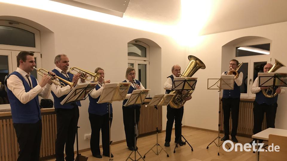 Sieben Marktbläser spielen beim Neujahrsempfang in Hahnbach zünftig auf. Bild: mma