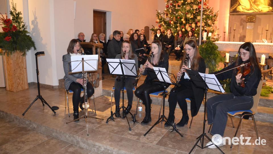 Großartig spielt das Klarinettenquintett &quot;Holzliebe&quot; mit Geigenbegleitung durch Sophia Simon. Bild: gi
