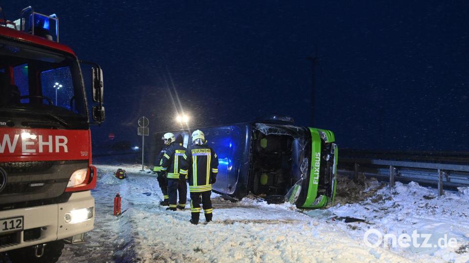 Zum Zeitpunkt des Unfalls herrschten winterliche Straßenverhältnisse. Bild: Stefan Csevi/dpa