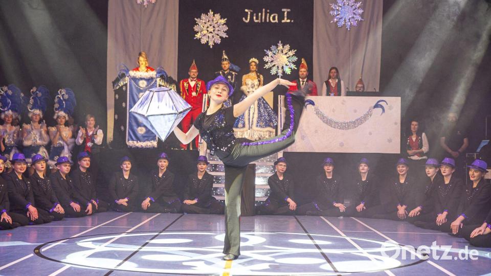 Lina Mai, das Funkenmariechen der Jugendgarde. Bild: Michael Schade