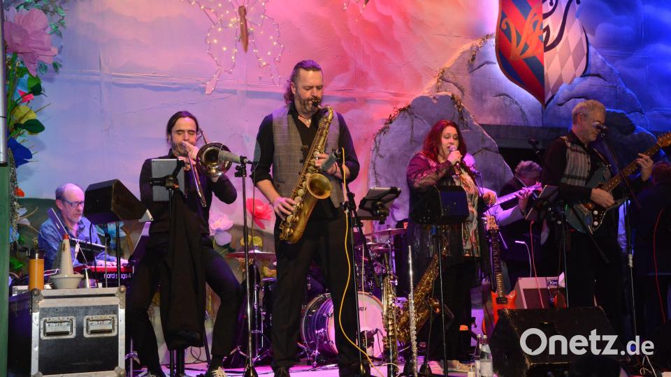 Die &quot;King Size Combo&quot; sorgte mit ihrer absolut perfekten Musik für eine meist recht volle Tanzfläche. Bild: bey