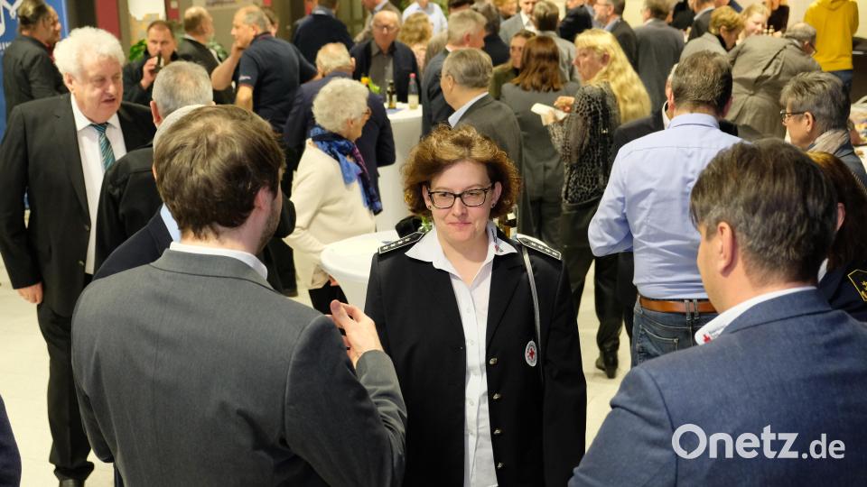 Freunde treffen und die Gemeinschaft pflegen. Ein Grundgedanke, der auch beim 45. Neujahrsempfang der CSU Eschenbach viele Gäste in die Volksschulaula lockte. Bild: do