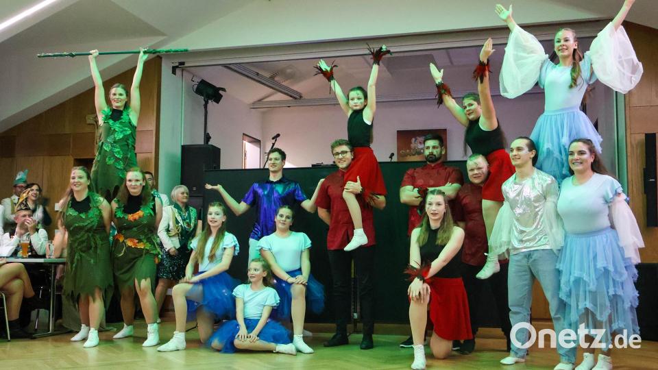 Der Showtanz &quot;4 Elemente&quot; begeisterte das Publikum in Parkstein. Bild: Hammerleser Faschingsverein (Leni Hoch)