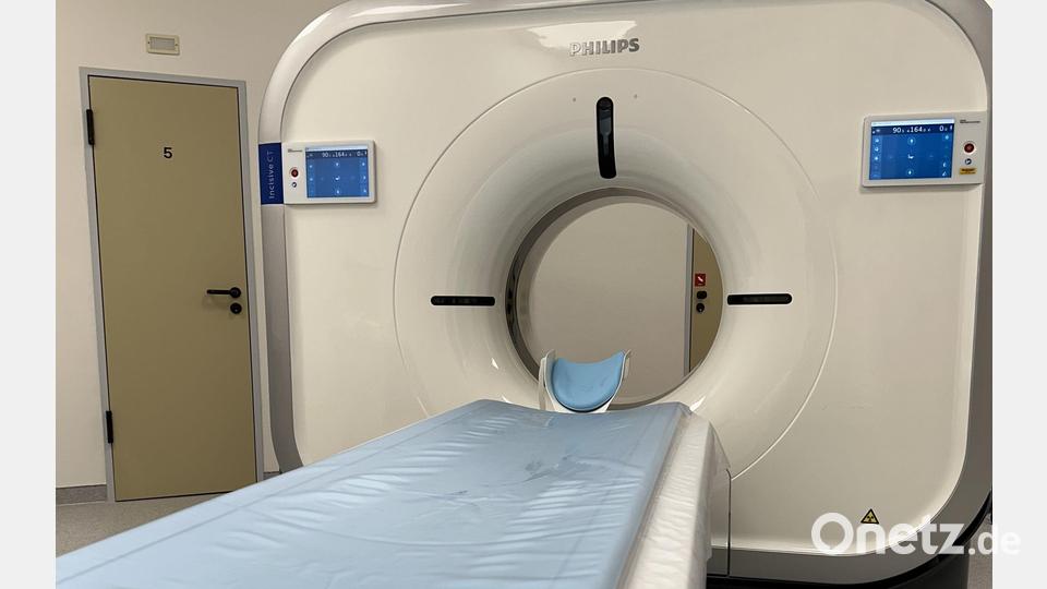 Der neue Computertomograph (CT) am Krankenhaus St. Anna Sulzbach-Rosenberg kostet 500.000 Euro und wird circa zehn Jahre in Betrieb sein. Bild: Marie Ehras
