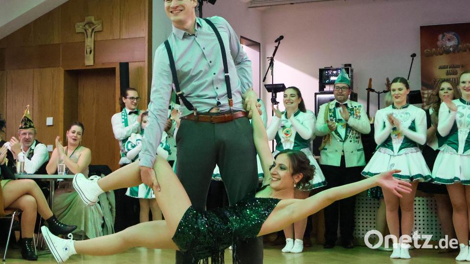 Das Hammerleser Prinzenpaar Sarah I. und Thomas III. bei ihrem Auftritt auf dem Inthronisationsball. Bild: Hammerleser Faschingsverein (Leni Hoch)