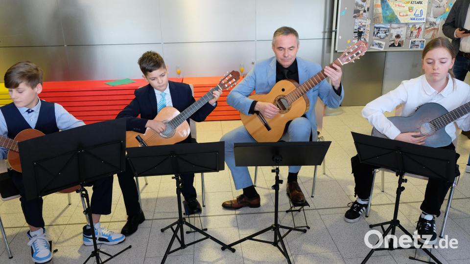 Musikalisch gestaltete den Empfang ein Gitarrenensensemble der Musikschule im Vierstädtedreieck Bild: do