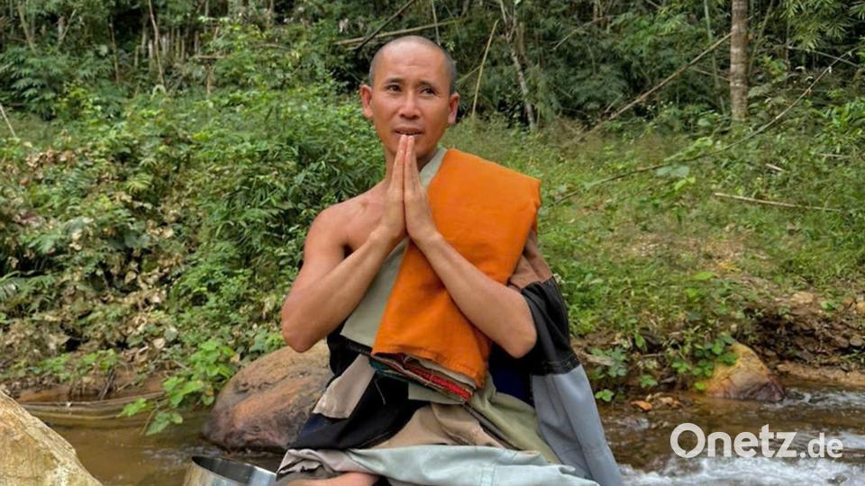 Nach eigenen Angaben schläft der Mönch Thich Minh Tue immer im Sitzen. Bild: Nguyen Thai Tam/privat/dpa