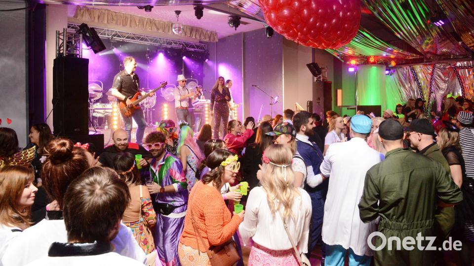 Die Band &quot;Highline&quot; gehört zum Faschingsball des SC Luhe-Wildenau untrennbar zum Erfolgsrezept. Bild: bey