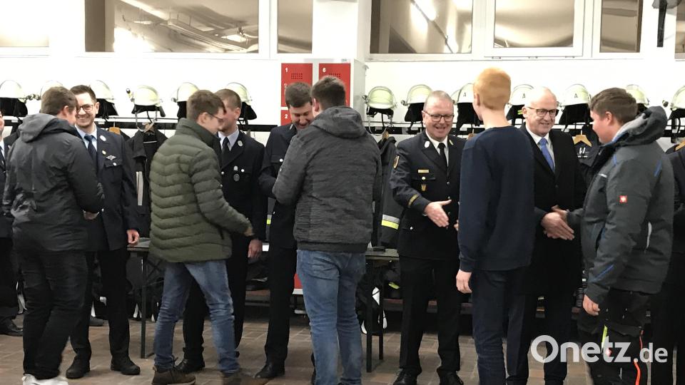 Mit Handschlag wurden die Jugendlichen persönlich begrüßt. Bild: mma