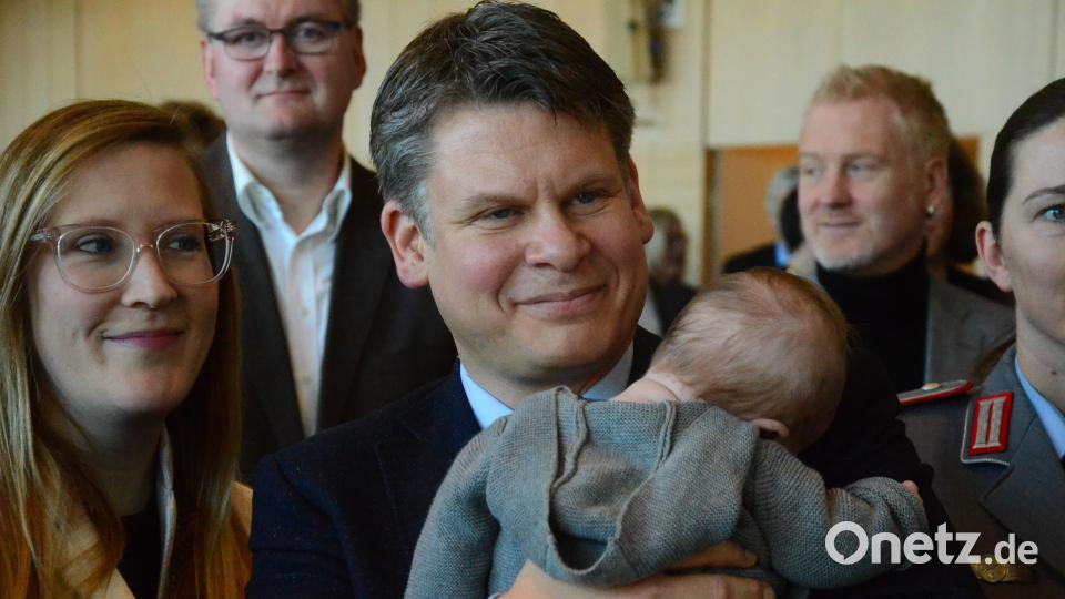 CSU-Fraktionschef Benjamin Zeitler und seine Gattin Loreen hatten den jüngsten Gast dabei. Ihre Tochter Livia ist sechs Wochen alt. Bild: Kunz