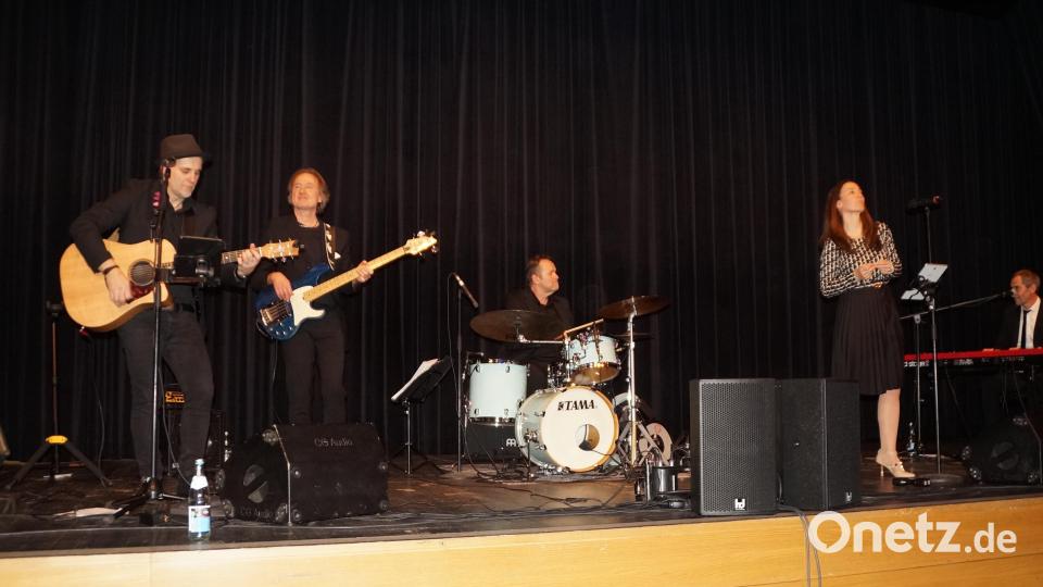 Die Tanzband &quot;The Elevators&quot; präsentiert einen breiten Mix an Songs, von Blues und Pop über Rock ’n’ Roll bis zu Balladen. Bild: wel